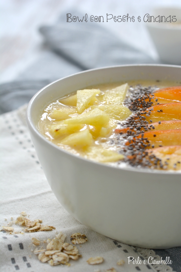 BOWL CON PESCHE E ANANAS 