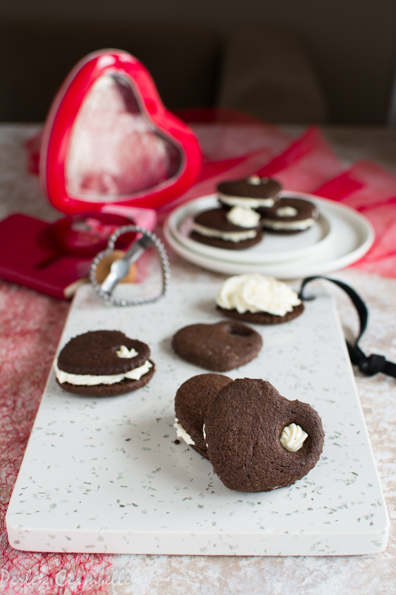 BISCOTTI DI SAN VALENTINO AL CACAO E CARDAMOMO CON CREMA AL LIMONE 